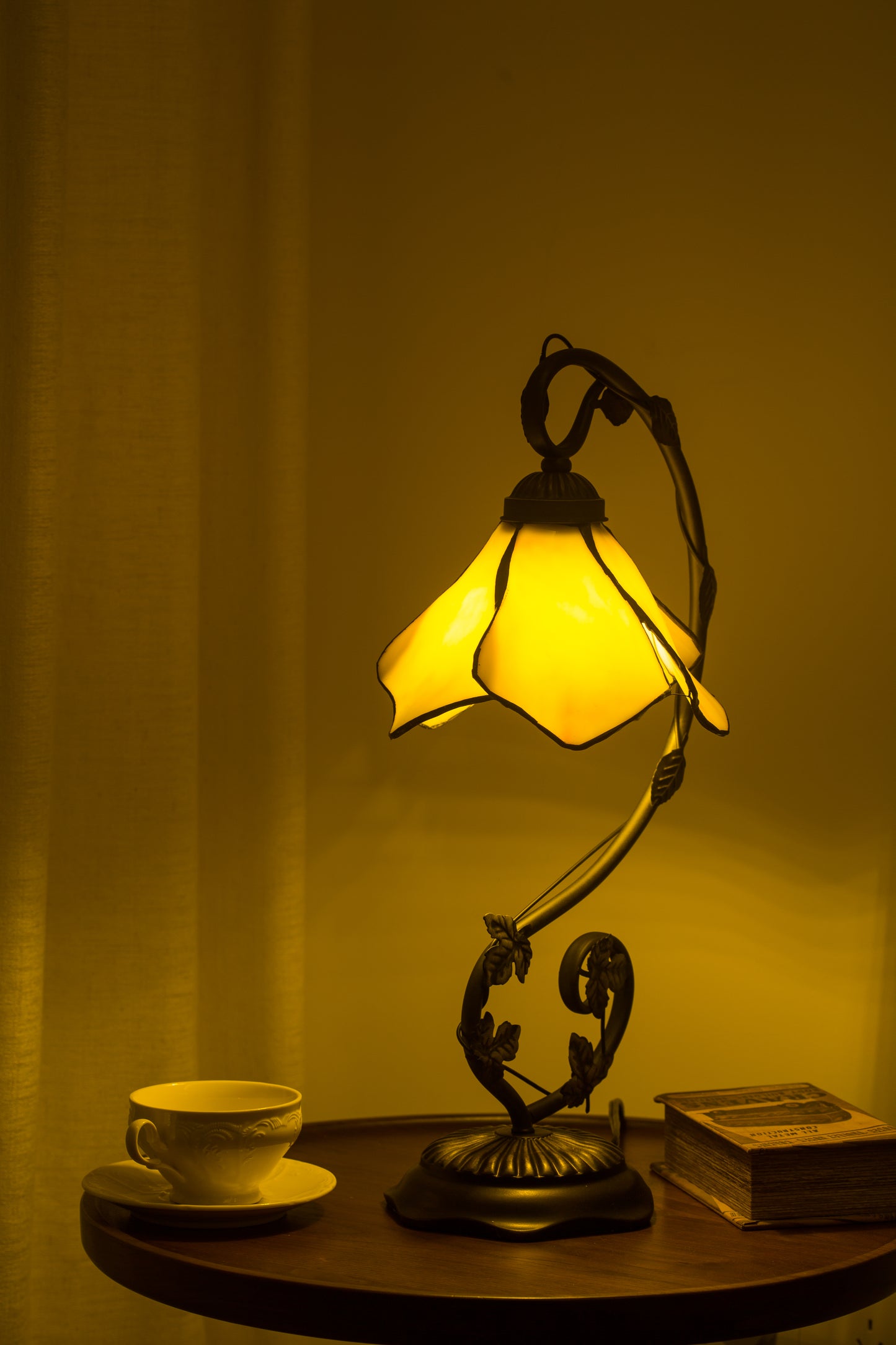 Flora Tiffany Style Lamp - Beige