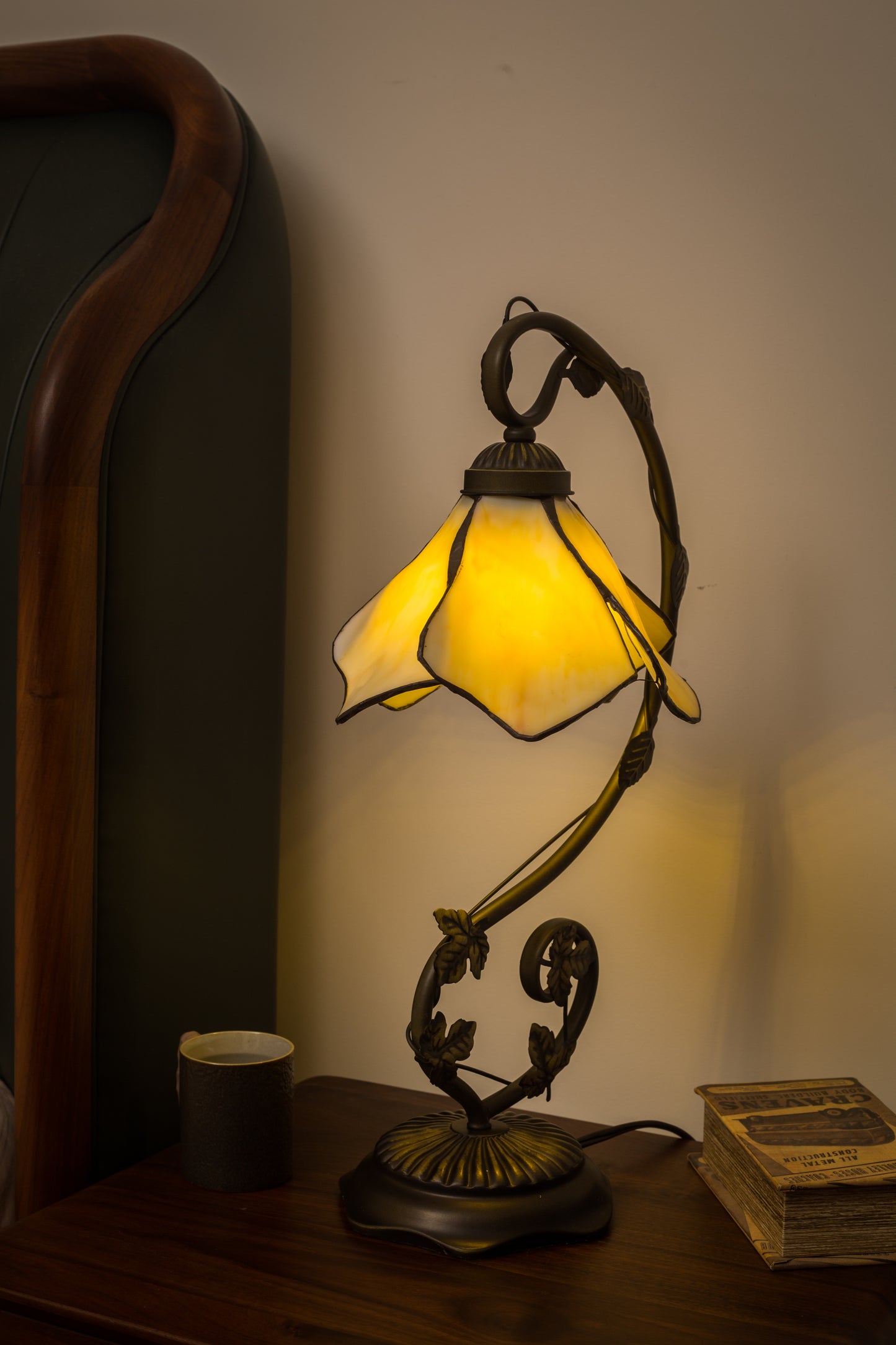 Flora Tiffany Style Lamp - Beige